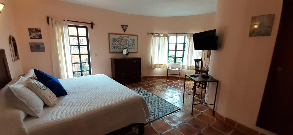 TV a/nebo společenská místnost v ubytování Casa Frida B&B