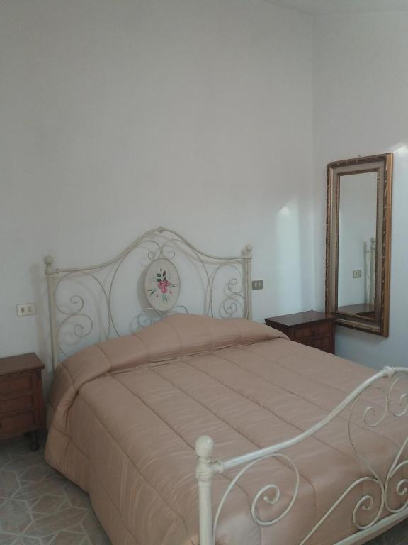A bed or beds in a room at Le Tre Rose
