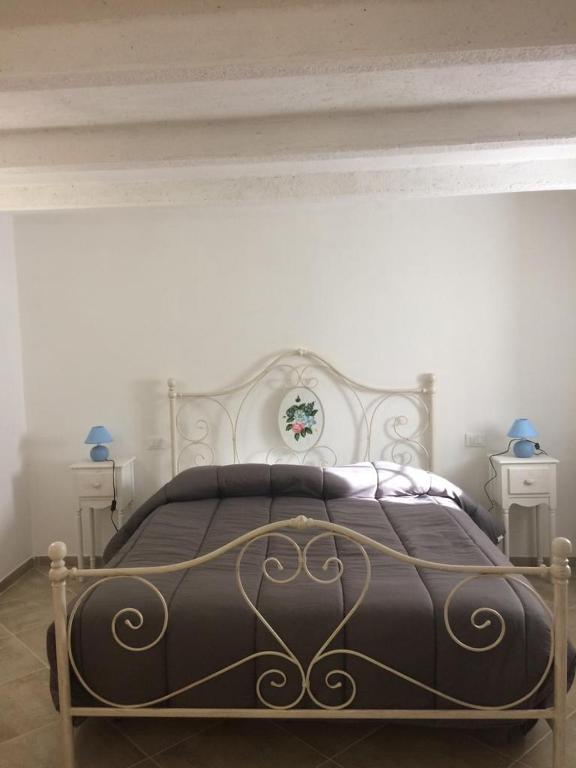 A bed or beds in a room at Le Tre Rose