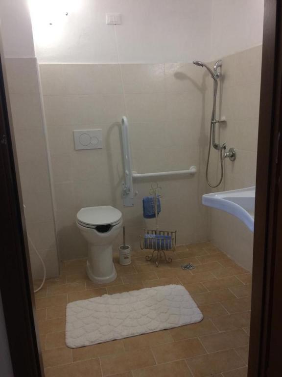 A bathroom at Le Tre Rose