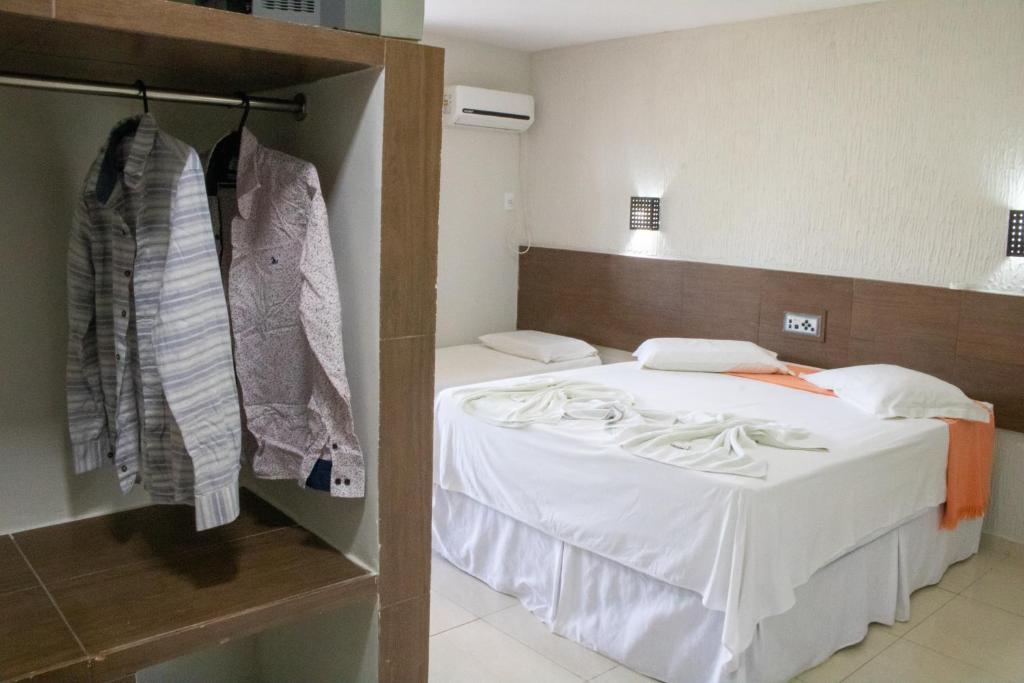 Postel nebo postele na pokoji v ubytování Hotel Amendoeiras