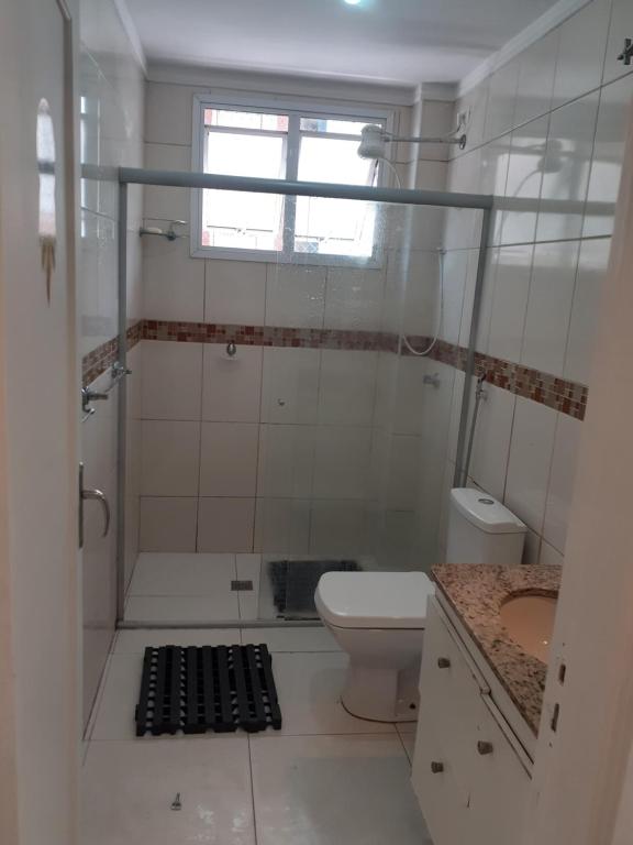  Apartamento vento e mar 2 quartos na quadra da praia