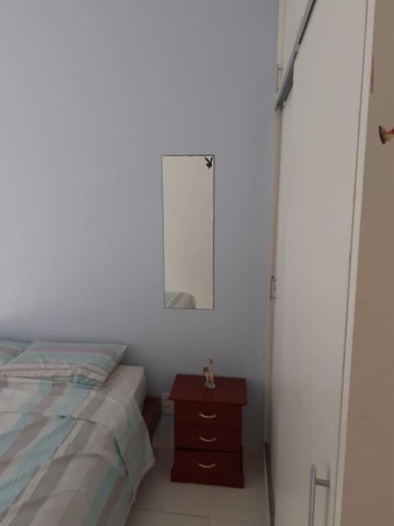 Apartamento vento e mar 2 quartos na quadra da praia