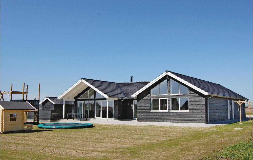 Seven-Bedroom Holiday home Løkken with a room Hot Tub 02, Denmark -  Booking.com