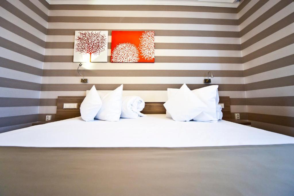 Postel nebo postele na pokoji v ubytování Hotel Confort