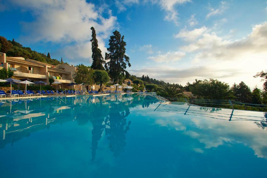 Bazén v ubytování Aeolos Beach Resort nebo v jeho okolí
