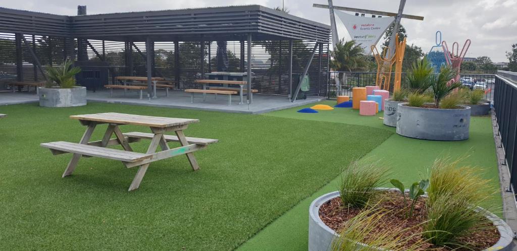 Herní místnost nebo prostor pro děti v ubytování Ramada Suites by Wyndham Auckland Manukau Pacfic Centre