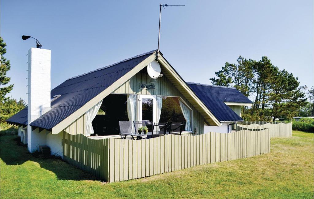 Το κτήριο όπου στεγάζεται  η παραθεριστική κατοικία