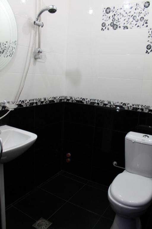 Koupelna v ubytování Princ Plaza Hotel