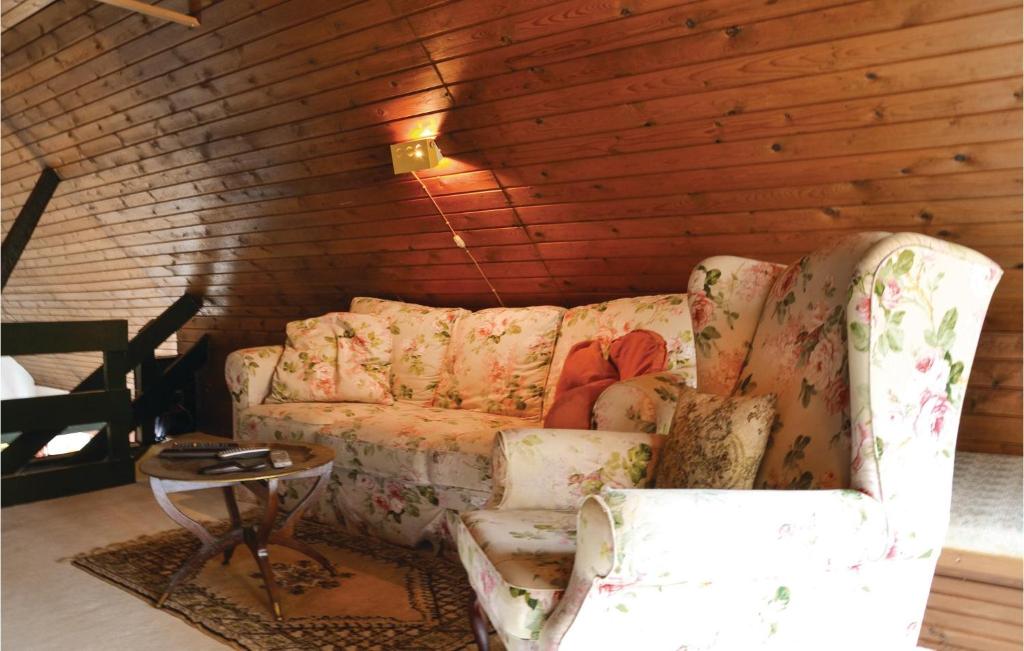 Posezení v ubytování Three-Bedroom Holiday Home In Kirke Eskilstrup