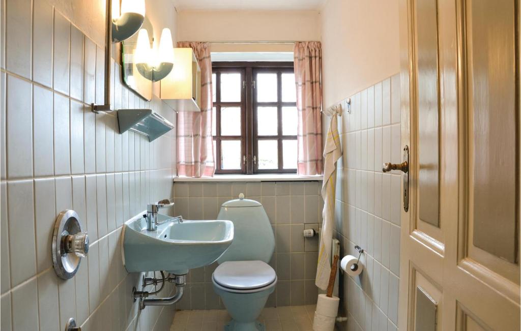 Koupelna v ubytování Three-Bedroom Holiday Home In Kirke Eskilstrup