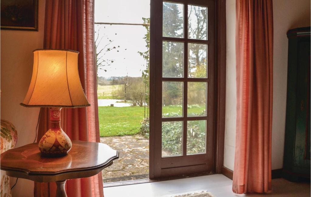 Zahrada ubytování Three-Bedroom Holiday Home In Kirke Eskilstrup