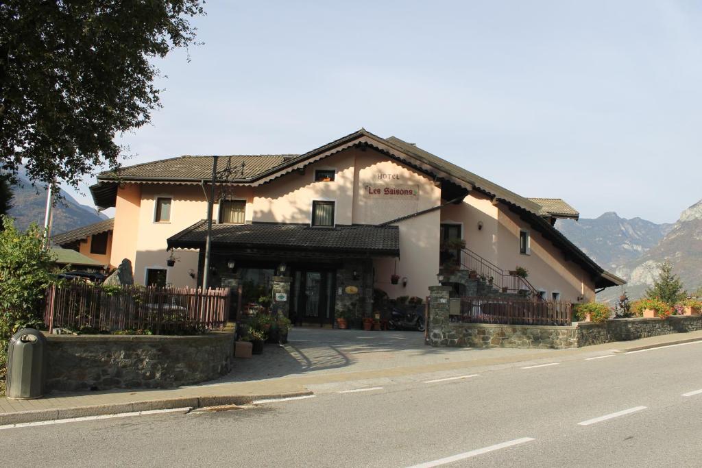 Nespecifikovaný výhled na hory nebo výhled na hory při pohledu z hotelu