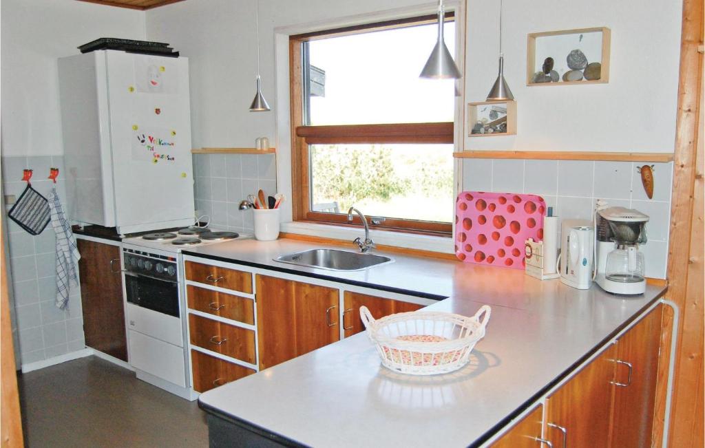 Kuchyň nebo kuchyňský kout v ubytování Holiday Home Tingodden Ix