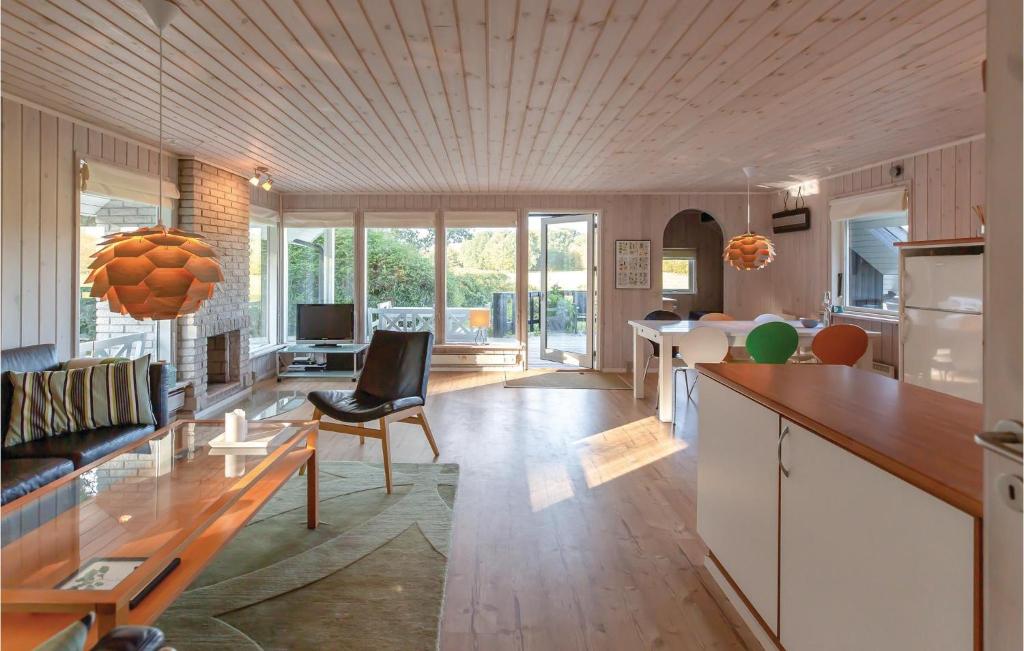 Fotografie z fotogalerie ubytování Three-Bedroom Holiday Home In Asperup v destinaci Asperup
