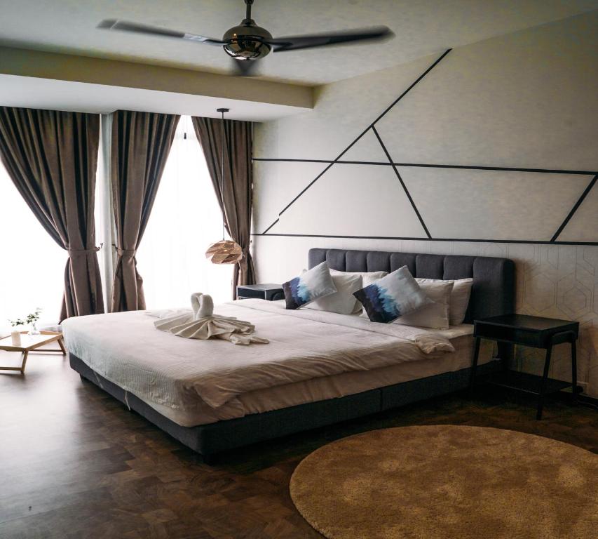 Postel nebo postele na pokoji v ubytování Expressionz Suites By iHost Global