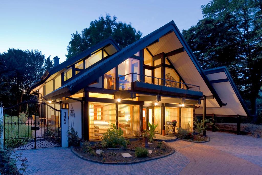 a large house with a lot of windows at Vivere Ad Parcum - Bed And Breakfast in Krefeld