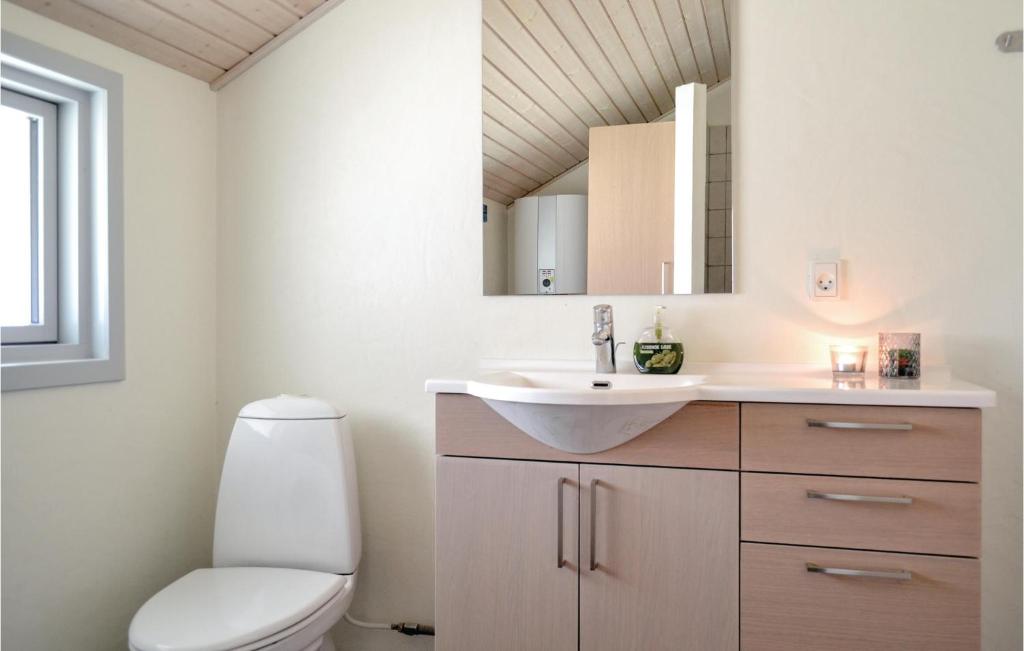 Koupelna v ubytování Holiday Home Kirksvej Hvide Sande Xii