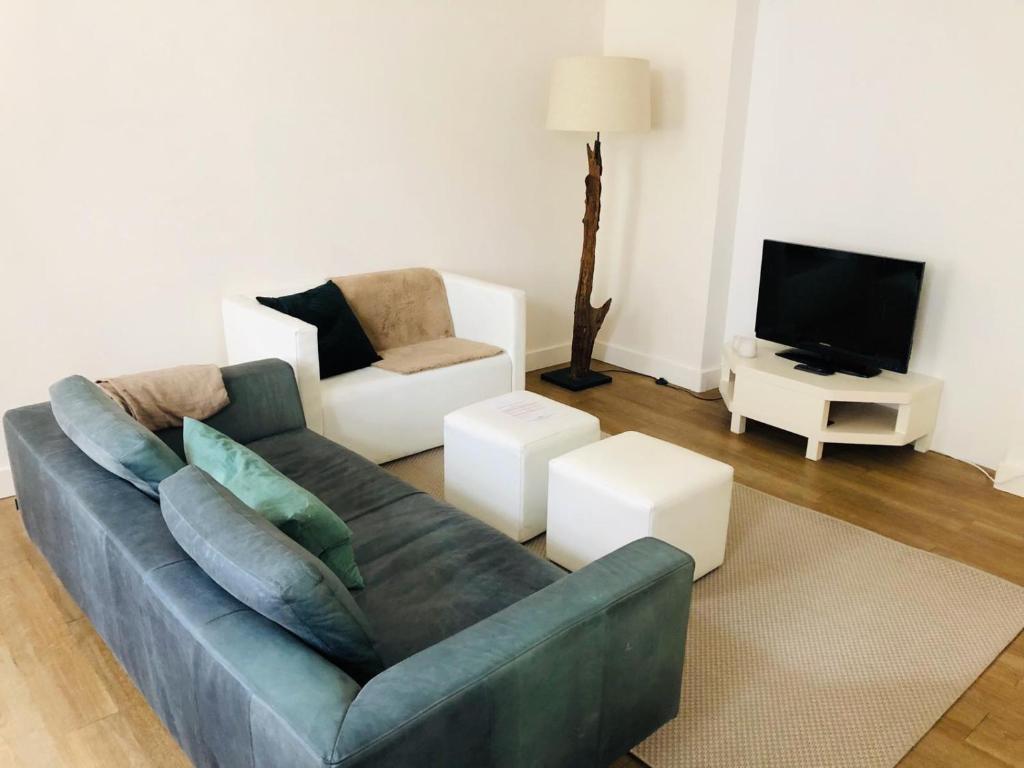 TV a/nebo společenská místnost v ubytování Jasper's Boutique Hotel