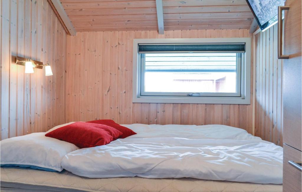 Postel nebo postele na pokoji v ubytování Holiday Home Kirksvej Hvide Sande Xii