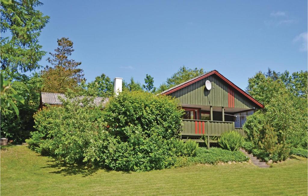 a house with a yard with bushes in front of it at 3 Bedroom Amazing Home In Fars in Hvalpsund
