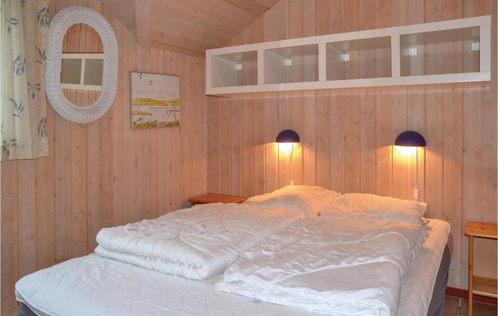 Postel nebo postele na pokoji v ubytování Holiday Home Blomstervangen Ix