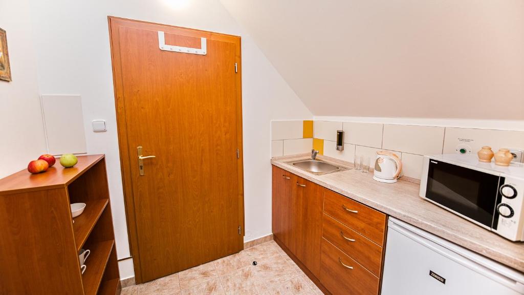 Kuchyň nebo kuchyňský kout v ubytování Apartmány Pod Čerťákem