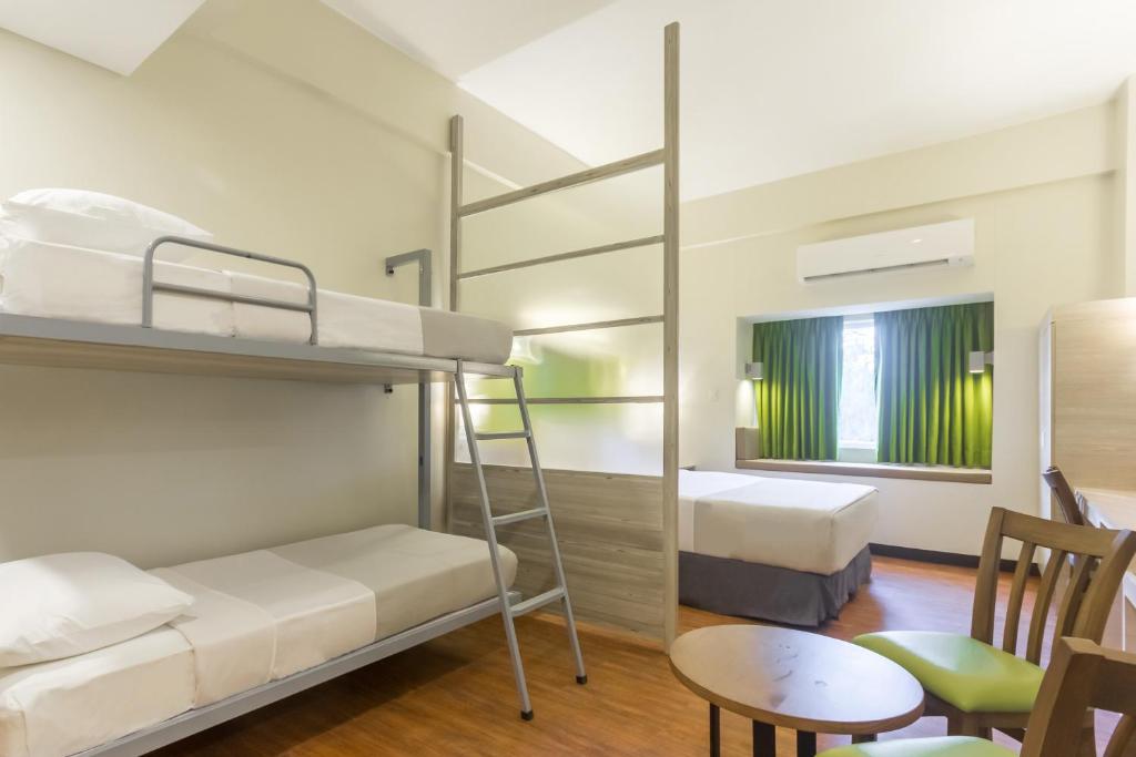 Postel nebo postele na pokoji v ubytování Microtel Inn & Suites by Wyndham San Fernando