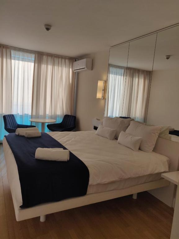 Sea view hotel apartment orbi city1006. در باتومی
