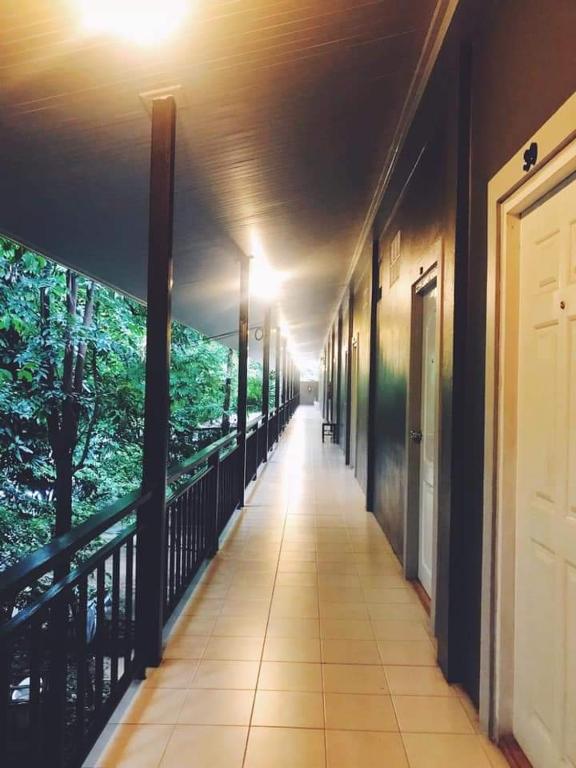 บ้านพระจันทร์ รีสอร์ท - Triple Habitación Con Balcón