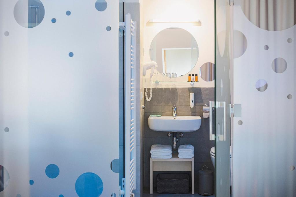 Koupelna v ubytování Art Hotel