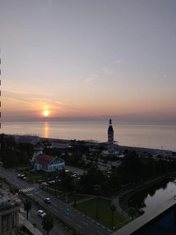 تصویر اتاق‌های Sea view hotel apartment orbi city1006. - تصویر ۲