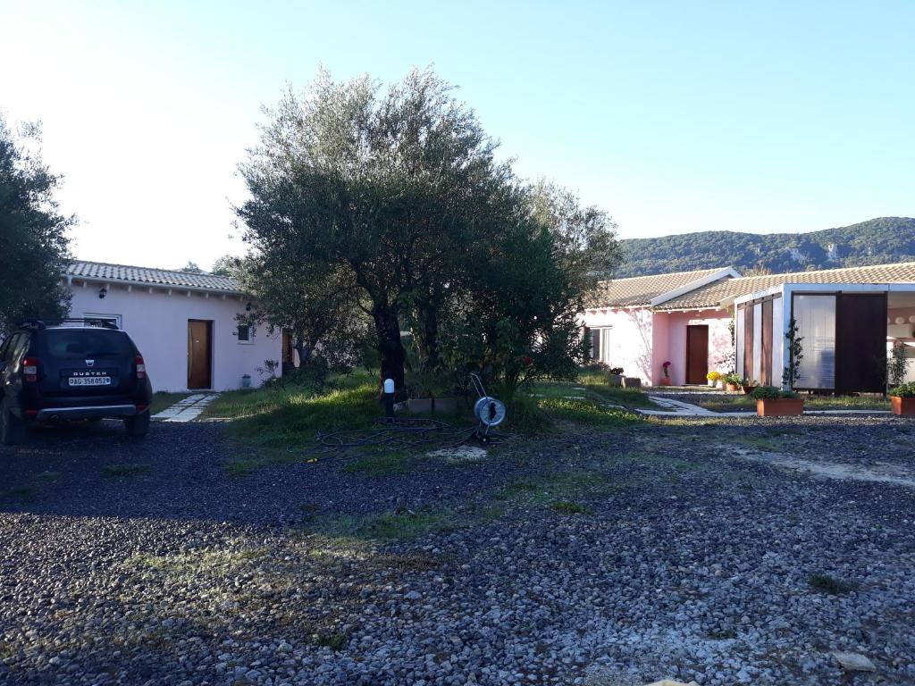Holiday Home Matthäus am Corfutrail, Ferienoase im Olivenhain 3 km zum Meer - Six-Bedroom House