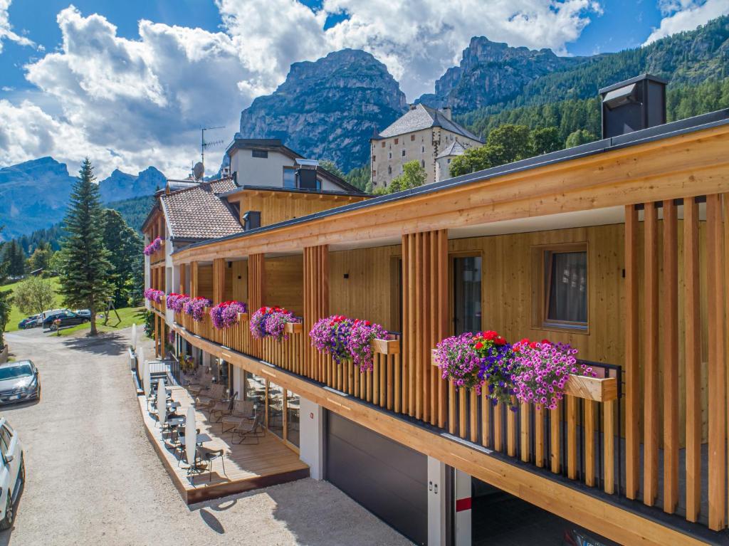 Nespecifikovaný výhled na hory nebo výhled na hory při pohledu z hotelu
