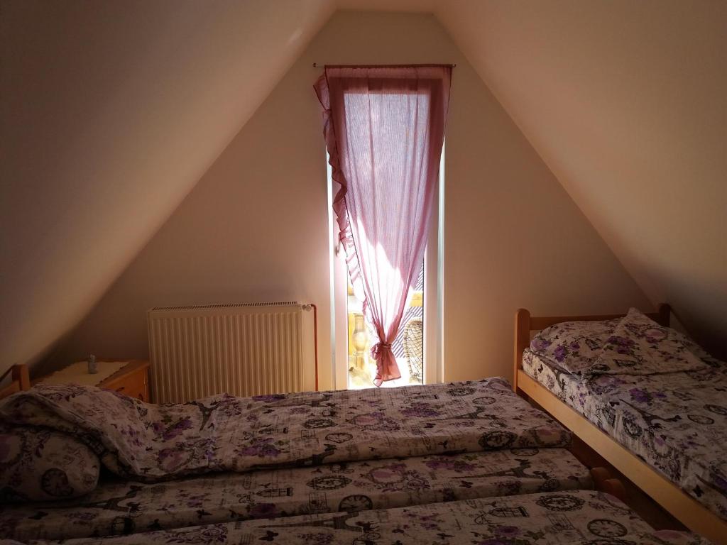 Posteľ alebo postele v izbe v ubytovaní Vikendica Jezdić