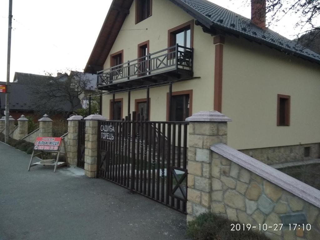 Budova, kde se chata nachází