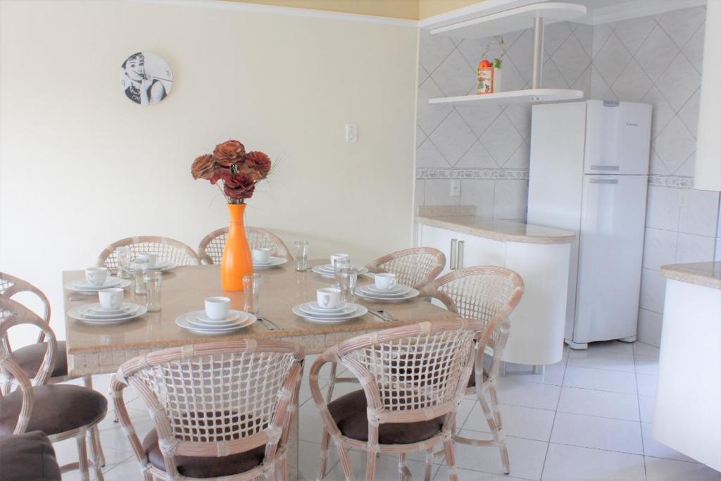  Condomínio Solar das Bromélias - Apartamento 3 dormitórios