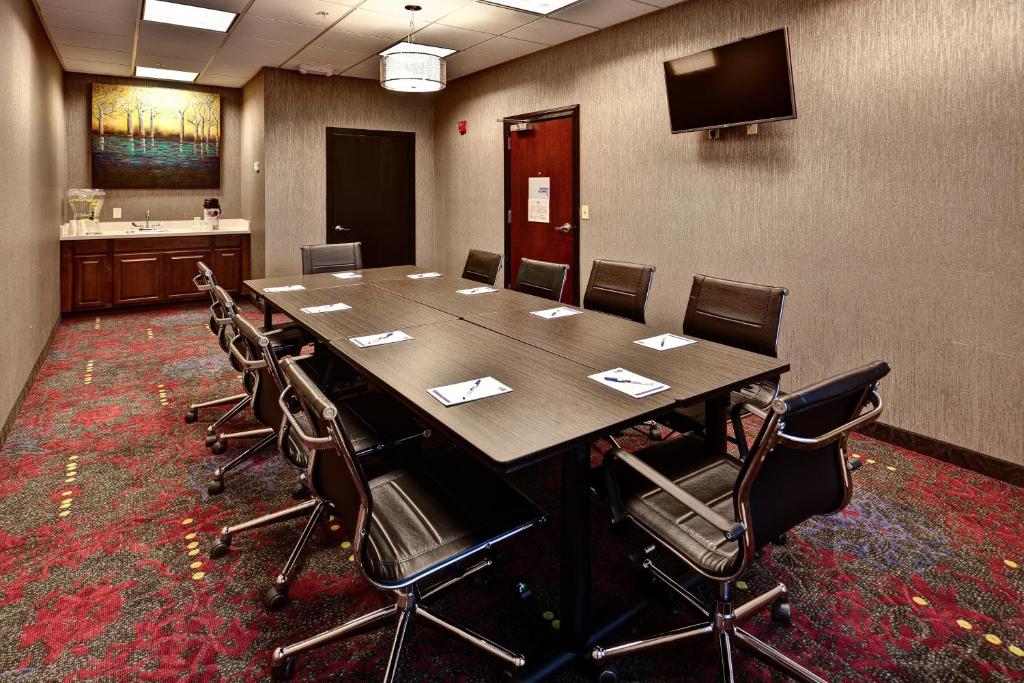 Holiday Inn Express Hutchison by IHG photo