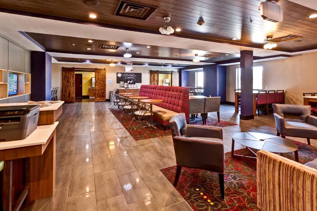 Holiday Inn Express Hutchison by IHG photo