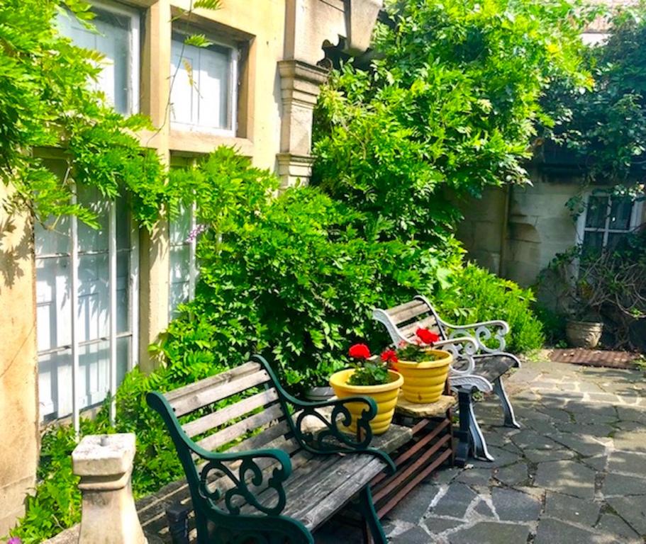 Grand Garden Apartment in Gothic Victorian Villa