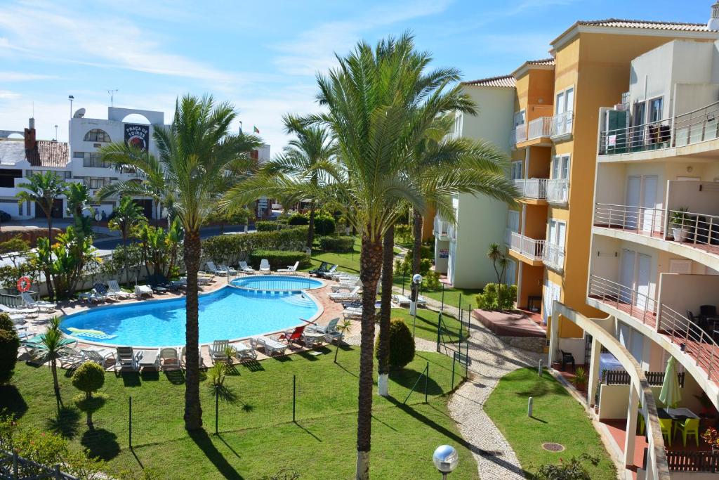 O vedere a piscinei de la sau din apropiere de Balcony View Albufeira