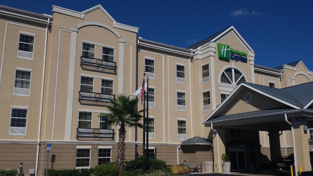 una representación de la parte delantera de un hotel en Holiday Inn Express Jacksonville East, an IHG Hotel, en Jacksonville