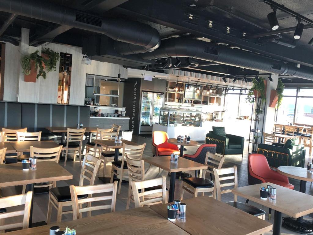 Restaurace v ubytování Ramada Suites by Wyndham Auckland Manukau Pacfic Centre