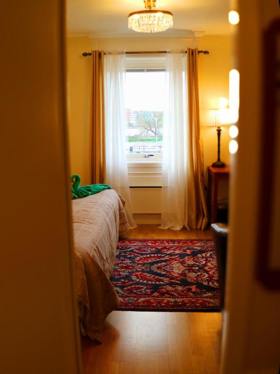Postel nebo postele na pokoji v ubytování Vänerport Lakefront Hotell