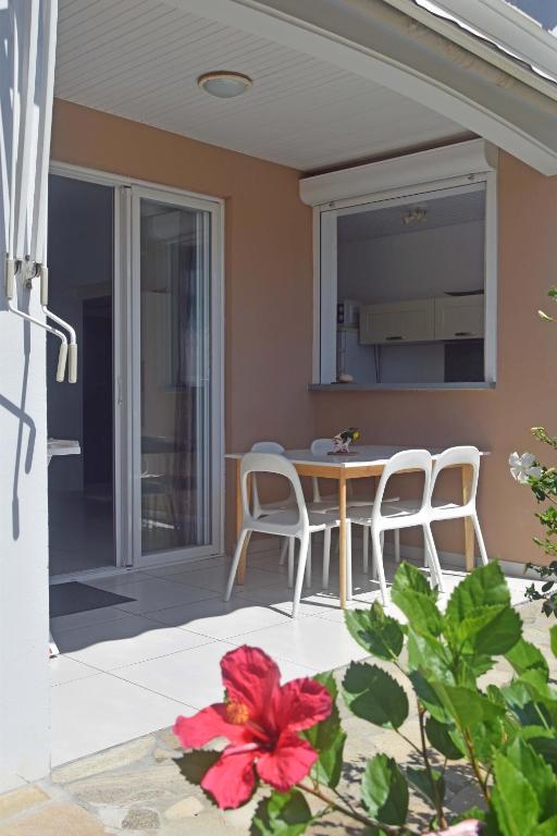 Patio nebo venkovní prostory v ubytování Anse Cassin