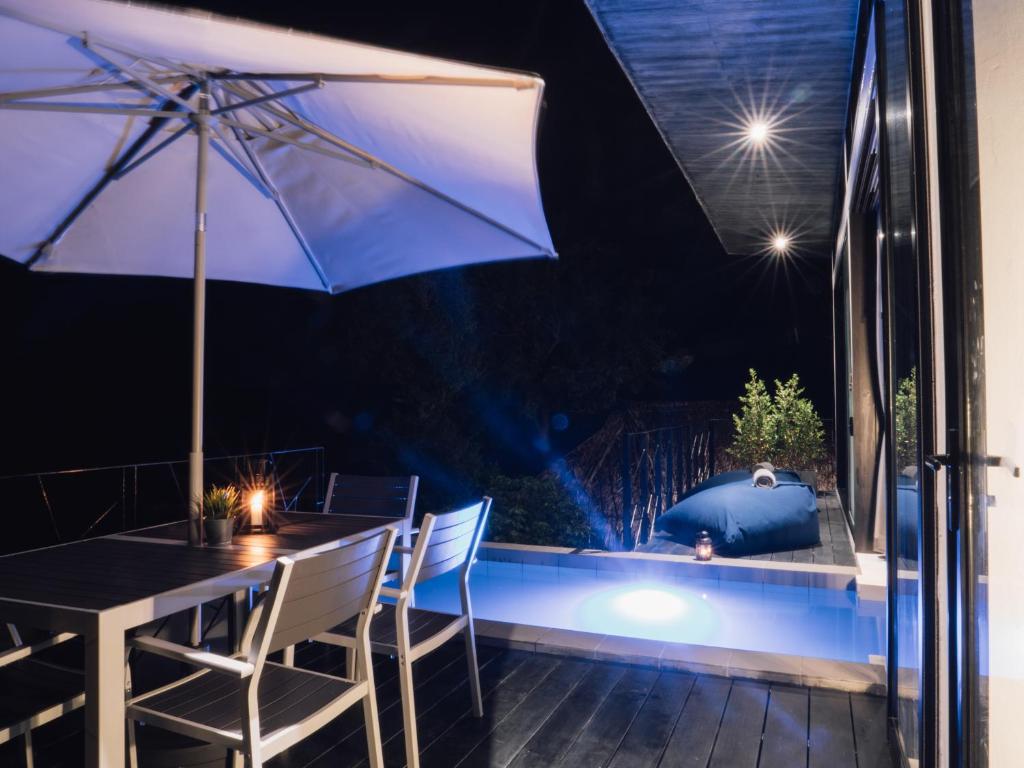 Bazén v ubytování Pahili Pool Villas Koh Tao - SHA Plus nebo v jeho okolí