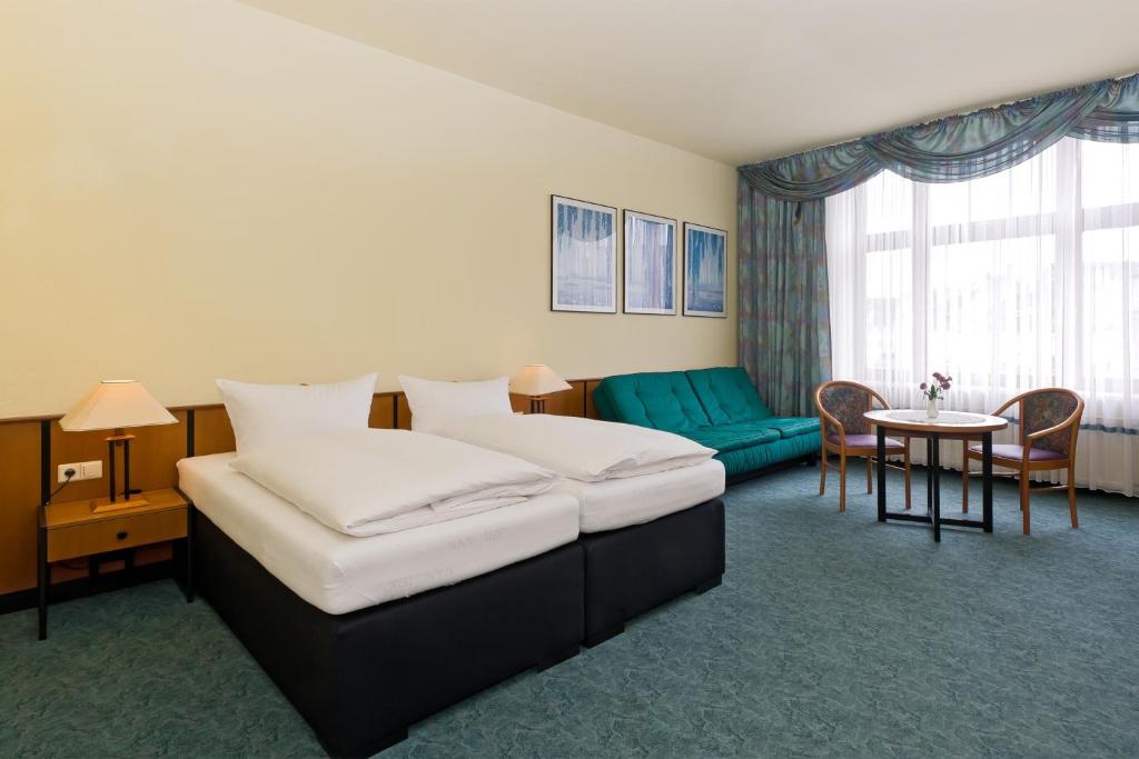 Postel nebo postele na pokoji v ubytování Hotel Katharinenhof