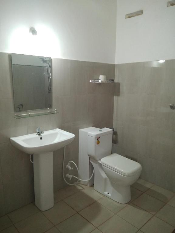 Bilik mandi di New SeaSide Inn Hikkaduwa