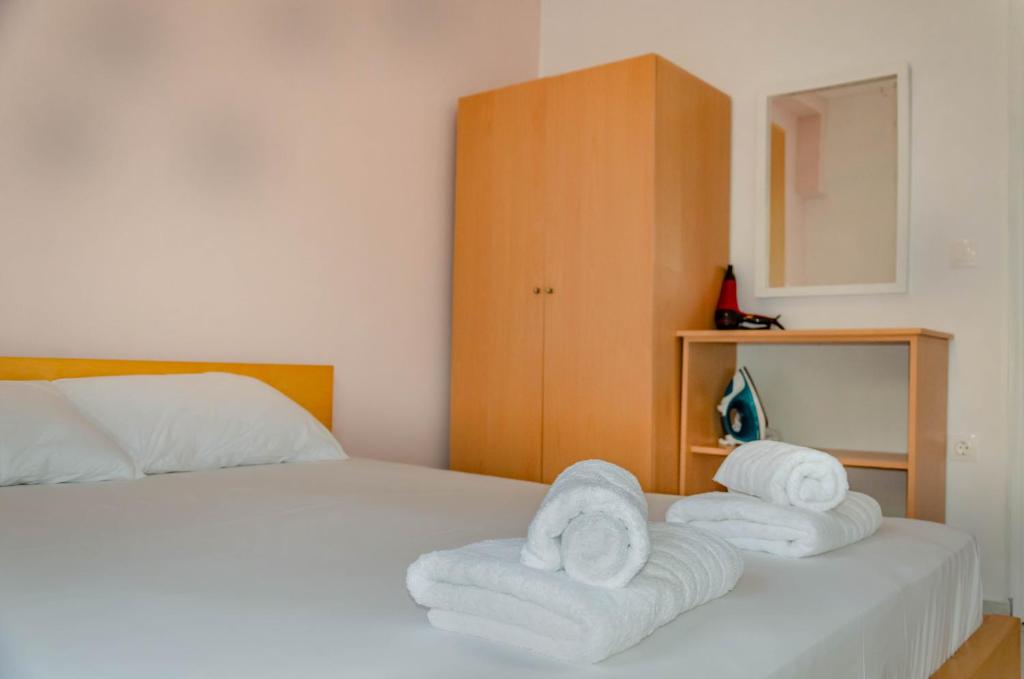 A bed or beds in a room at Amaradios