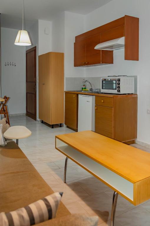 A kitchen or kitchenette at Amaradios